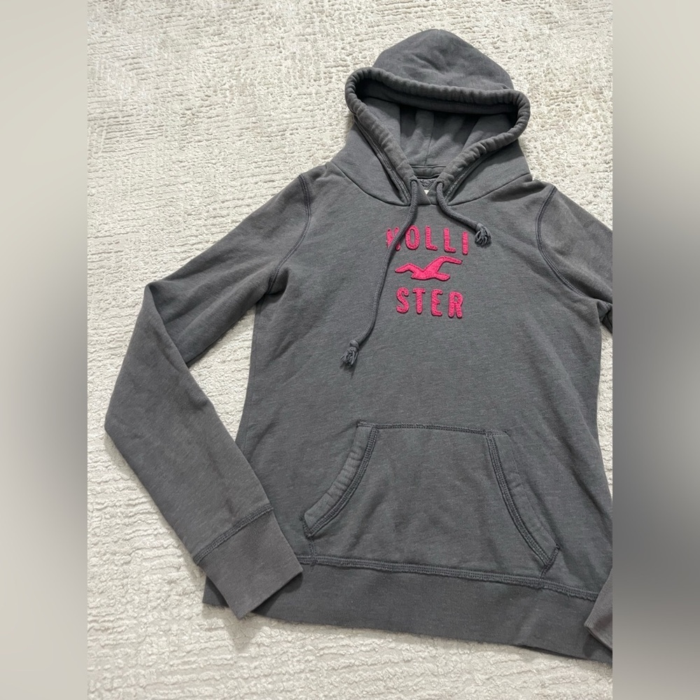 Y2K Hollister Slim Fit Hoodie - Picture 3 of 7